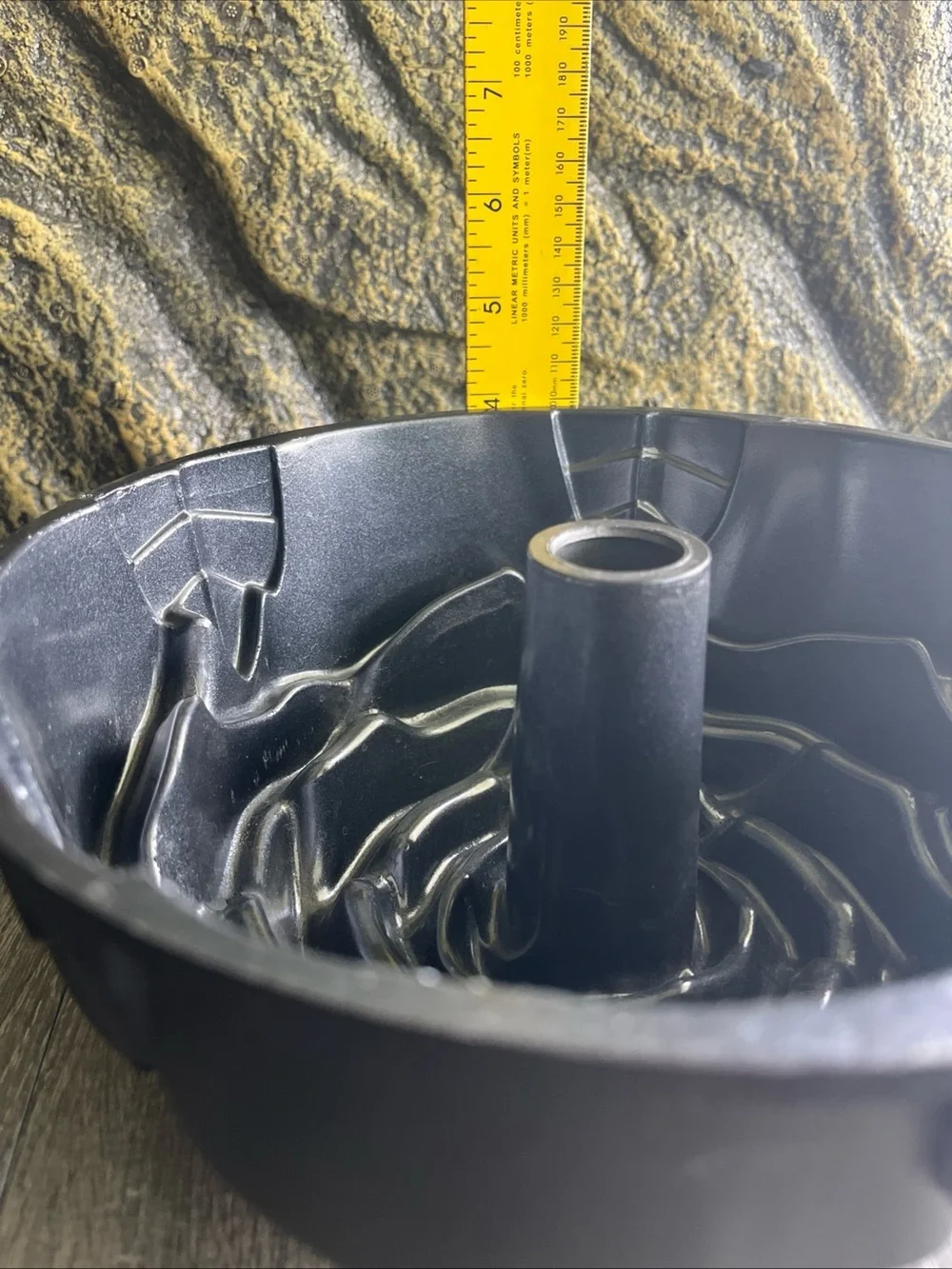 Nordic Ware Black Rose-Shaped Heavy Aluminum  Cast Cake Mold Pan -